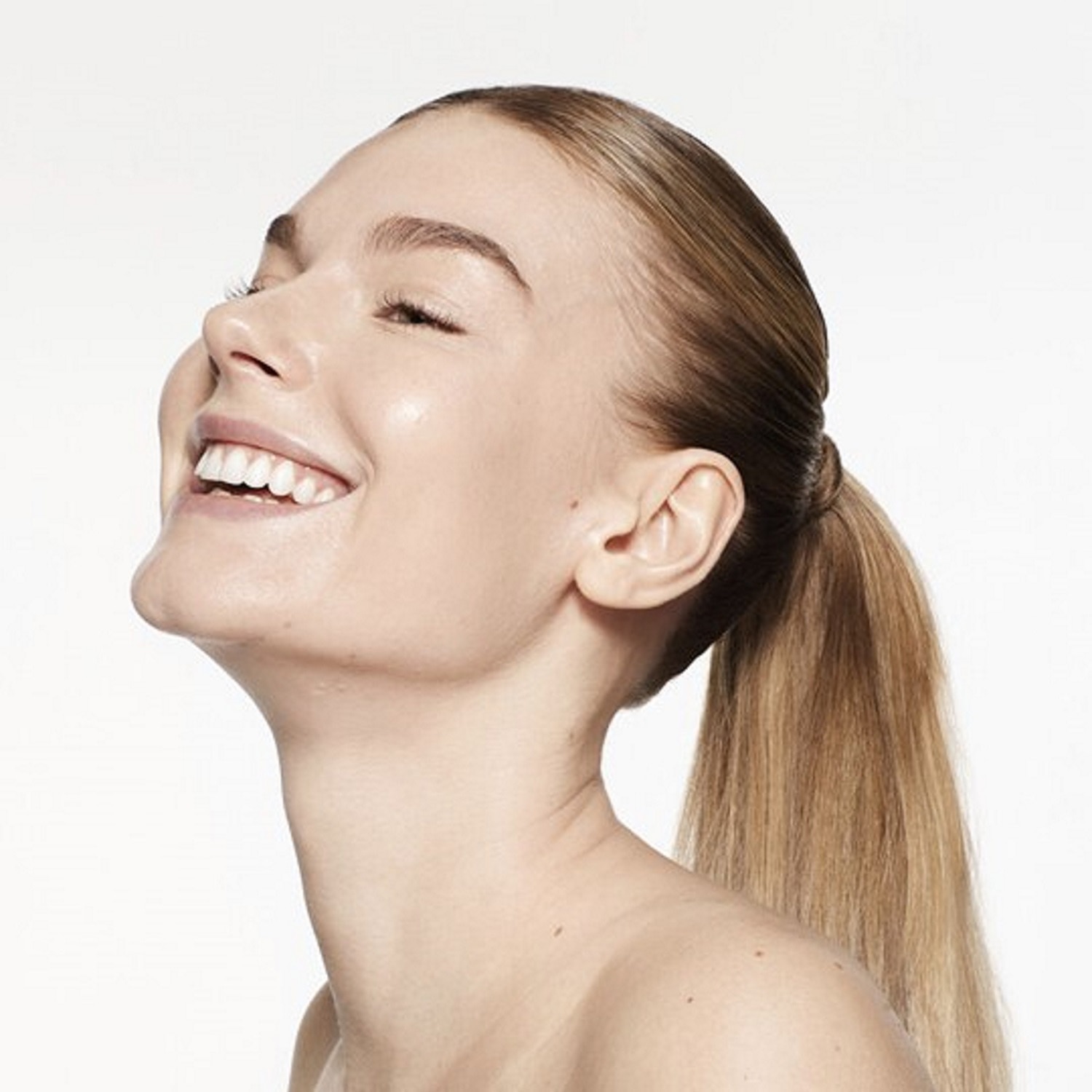 REVITALESSENCE GLOW FOUNDATION (BASE DE MAQUILLAJE)